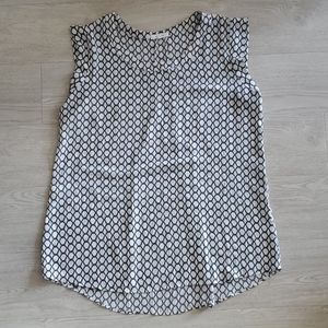 Sleeveless ladies blouse